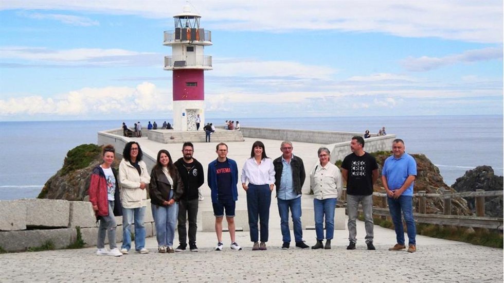 Pontón, junto con otros cargos nacionalistas durante la visita.