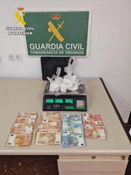 Droga y dinero intervenidos.