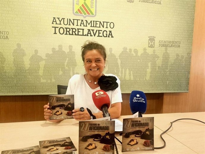 Esther Vélez presenta el programa del Festival de Teatro Aficionado