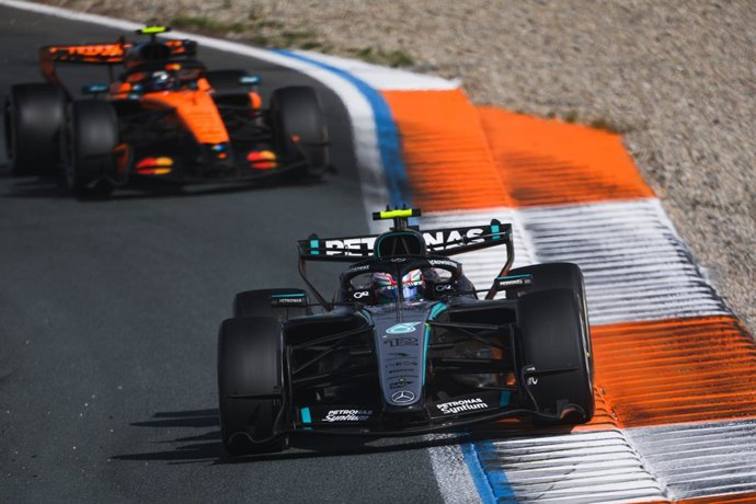 12 KIMI ANTONELLI Andrea (ita), Mercedes AMG F1 Team W17, action during the Formula 1 Dutch Grand Prix 2026, 12th round of the 2026 Formula One World Championship from August 21 to 23, 2026 on the Circuit Zandvoort, in Zandvoort, Netherlands - Photo Anton