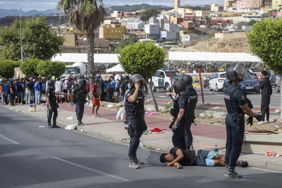 La Policía Nacional desplegada en Ceuta tras la entrada masiva de migrantes procedentes de Marruecos