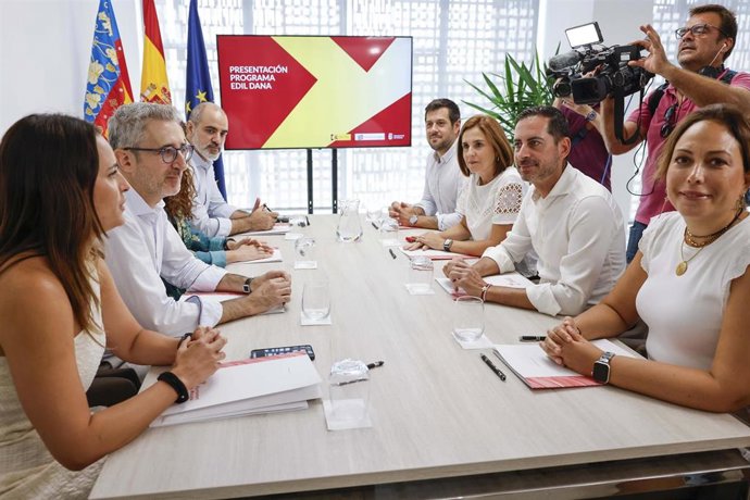 El ministro de Hacienda, Arcadi España, presenta en Mislata (Valencia) los programas EDIL DANA para paliar los efectos de las inundaciones provocadas por la dana de octubre de 2024 y prevenir futuros desastres naturales.