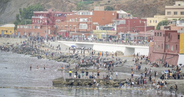 Vox anima a concentrarse el 2 de septiembre en los ayuntamientos para protestar por la "invasión" de Ceuta