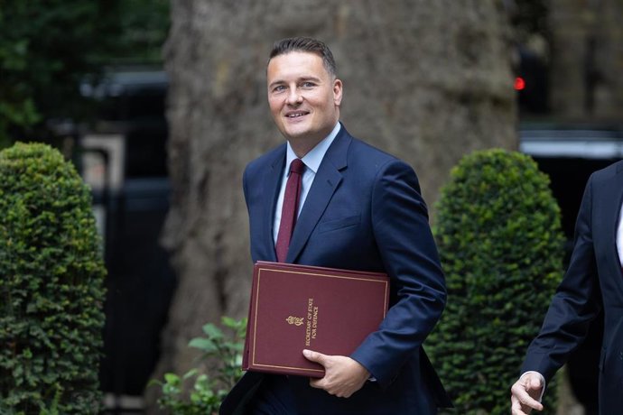 Archivo - El ministro de Defensa de Reino Unido, Wes Streeting, durante una reunión del gabinete británico.