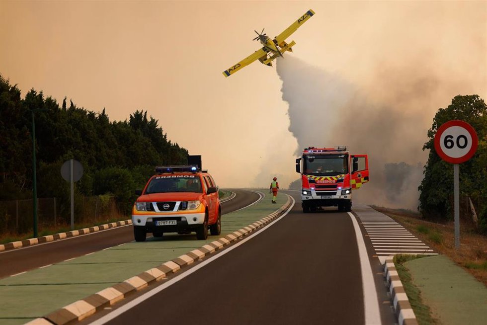 Medios actuando en el incendio de El Saler