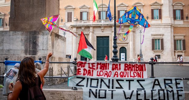 Israel advierte de que cualquier cometa o globo que sobrevuele Gaza será considerado un "acto terrorista"