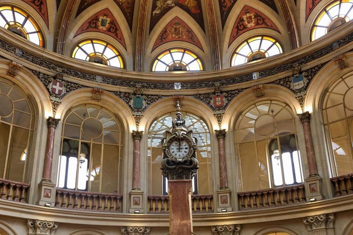 Reloj del Palacio de la Bolsa de Madrid.