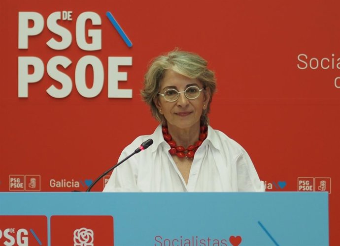 Archivo - La diputada del PSdeG en el Parlamento de Galicia Silvia Longueira en rueda de prensa.