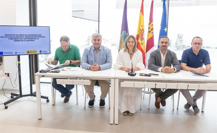 Presentación de las obras de humanización del eje de la calle Cardenal González de Mendoza y el entorno del Santuario de la Virgen de la Antigua.