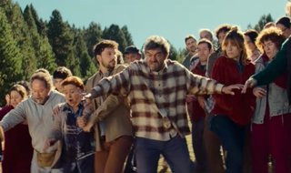 Despidos y competiciones son el motor del nuevo e hilarante tráiler de Gracias, equipo