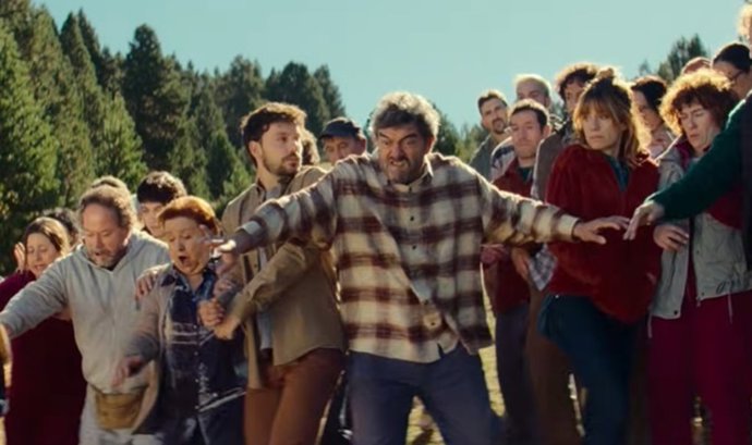 Despidos y competiciones son el motor del nuevo e hilarante tráiler de Gracias, equipo