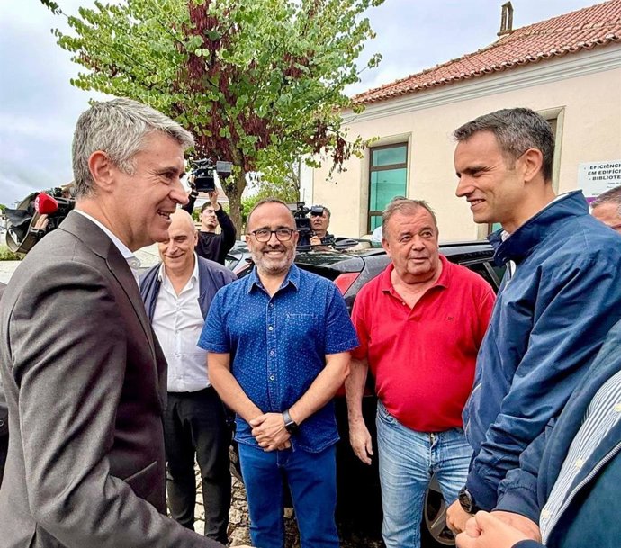 El presidente de la Diputación de Cáceres, Miguel Ángel Morales, durante su visita a Nisa.