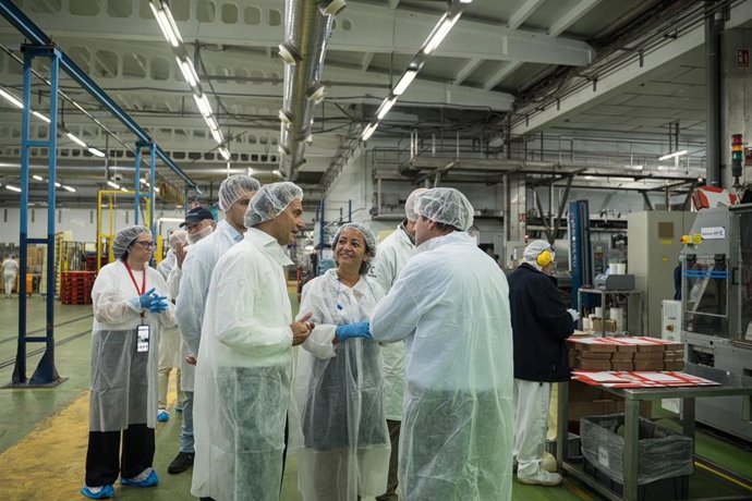 Visita de la conselleira do Mar a las instalaciones de Jealsa en Boiro (A Coruña), el 27 de agosto de 2026.