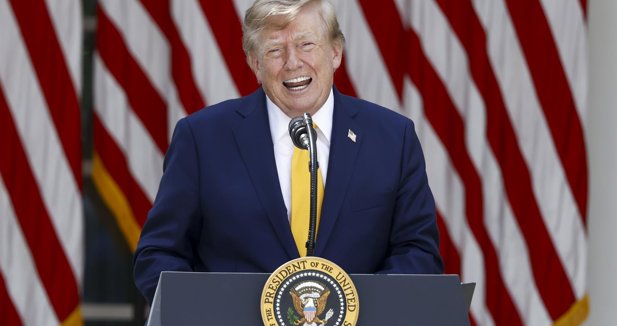Trump firma una orden para cambiar el nombre del lago Ontario por lago América
