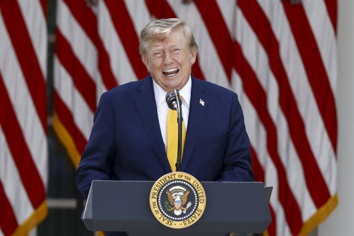 24 de agosto de 2026, Washington, Distrito de Columbia, EUA: O presidente dos Estados Unidos, Donald J. Trump, chega para proferir um discurso durante um evento sobre educação no Jardim das Rosas da Casa Branca, em Washington, DC, EUA, em 24 de agosto de 