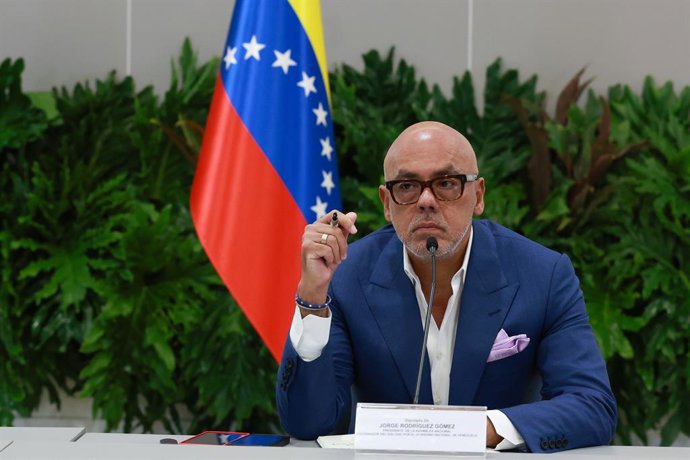 6 de agosto de 2026, Venezuela, Caracas: Jorge Rodríguez, presidente da Assembleia Nacional da Venezuela, participa da abertura de um diálogo nacional em Caracas. O governo da Venezuela e parte da oposição buscam iniciar um diálogo, apoiado pelos EUA, sob