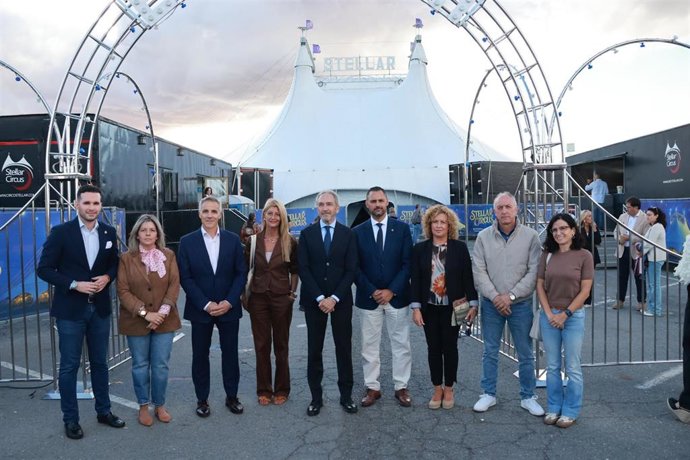 El consejero de Cultura, Turismo y Deporte, Alberto Díaz Pico, ha asistido hoy al espectáculo inaugural del XIV Festival Internacional de Circo de Castilla y León, que ha dado comienzo con la actuación de la compañía salmantina ‘Stellar Circus’