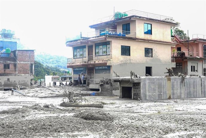 Viviendas en Nuwakot, en el norte de Nepal, anegadas por las inundaciones