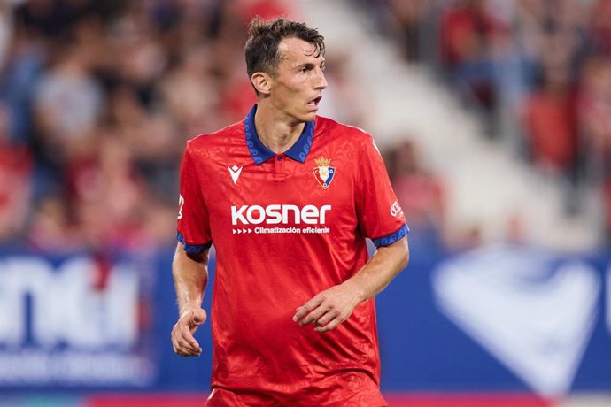 Ante Budimir duranrte un partido del CA Osasuna