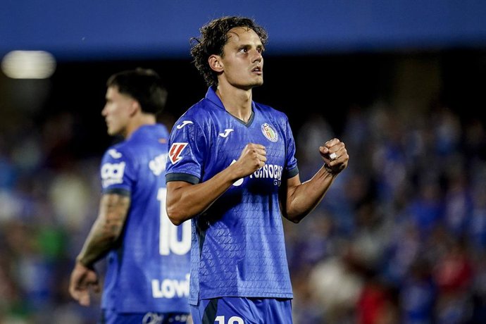 Enes Unal, do Getafe CF, comemora um gol durante a partida de futebol da Liga Espanhola, LaLiga EA Sports, disputada entre o Getafe CF e o Real Racing Club de Santander no estádio Coliseum de Getafe, em 23 de agosto de 2026, em Getafe, Madri, Espanha.