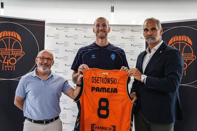 Dylan Osetkowski, presentado como nuevo jugador del Valencia Basket