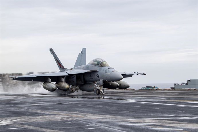 Archivo - Un avión de combate Super Hornet participando en el primer ejercicio multidominio Freedom Edge, llevado a cabo por Corea del Sur, Estados Unidos y Japón en aguas internacionales, al sur de la isla de Jeju, en el sur de Corea del Sur.