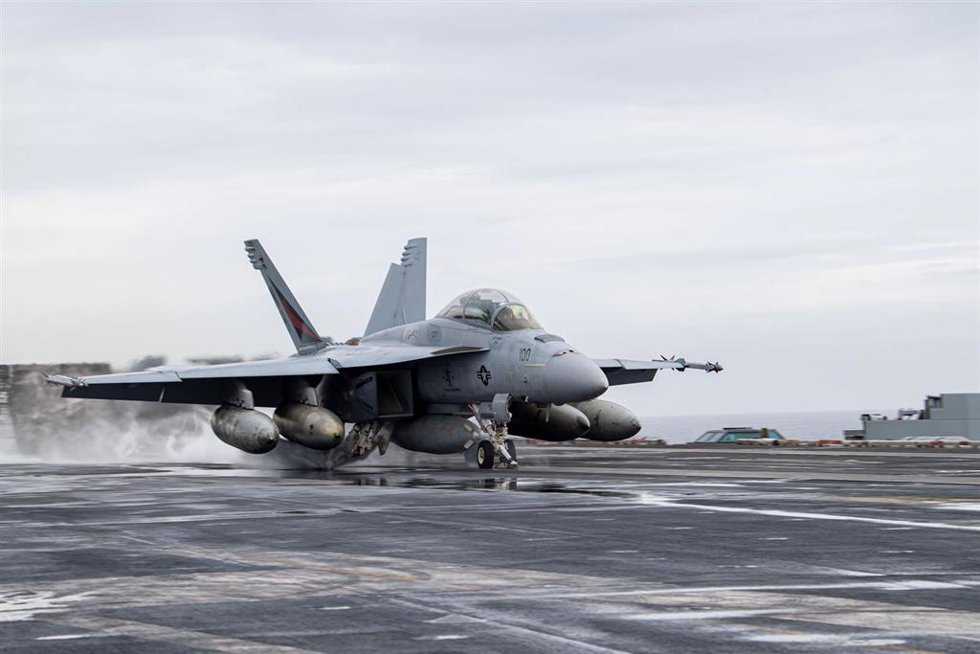 Archivo - Un avión de combate Super Hornet participando en el primer ejercicio multidominio Freedom Edge, llevado a cabo por Corea del Sur, Estados Unidos y Japón en aguas internacionales, al sur de la isla de Jeju, en el sur de Corea del Sur.