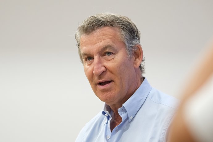 El presidente del Partido Popular, Alberto Núñez Feijóo, durante una entrevista para Europa Press, en la sede autonómica del PPdeG, a 21 de agosto de 2026, en Santiago de Compostela, A Coruña, Galicia (España).