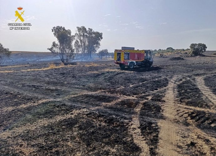 Incendio de cultivo de cereal en Granja de Torrehermosa
