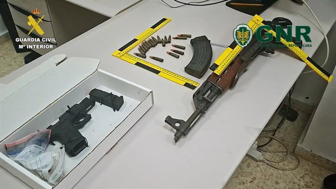 Armas intervenidas en la operación en Ayamonte y Portugal.