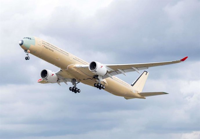 Archivo - Primer vuelo del Qantas A350-1000ULR.