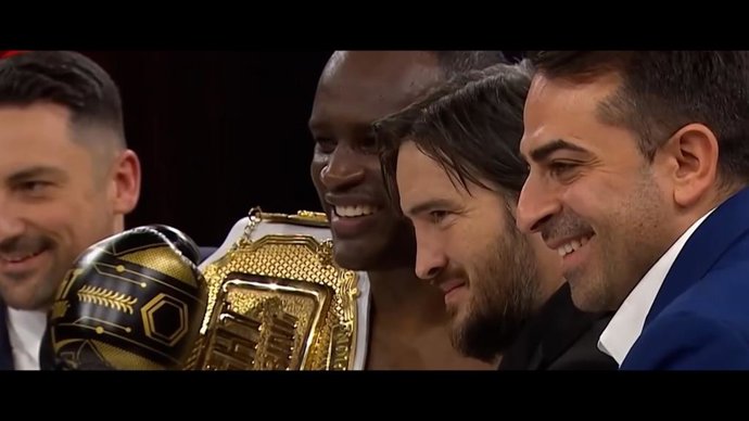 Nayanesh Ayman, bicampeón del mundo de Muay Thai.