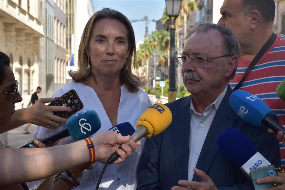 La vicesecretaria de Regeneración Institucional del PP, Cuca Gamarra y el presidente de Ceuta, Juan Jesús Vivas, atienden a los medios de comunicación, tras una reunión en la sede del PP Ceuta, a 18 de agosto de 2026, en Ceuta (España).  