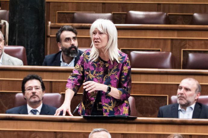 Archivo - La diputada de Junts, Marta Madrenas, toma posesión durante un pleno en el Congreso de los Diputados, a 11 de junio de 2026, en Madrid (España). 