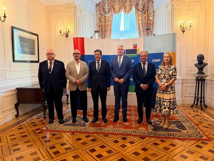 Los consejeros participantes en el Encuentro sobre Políticas Sanitarias y Estado de las Autonomías