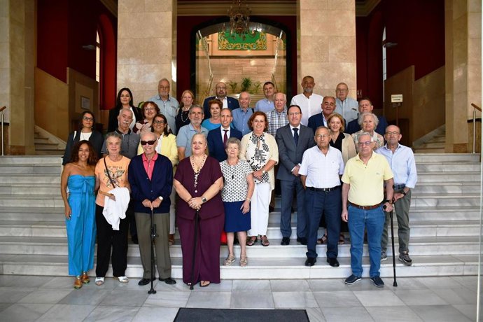 Foto de familia de las asociaciones de mayores en la Diputación de Toledo.