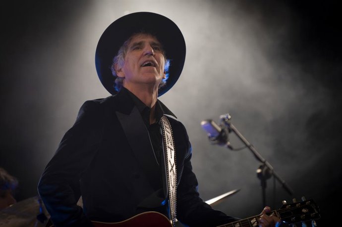 Archivo - Mikel Erentxun actuará en el festival Locos por la Música en el Roig Arena