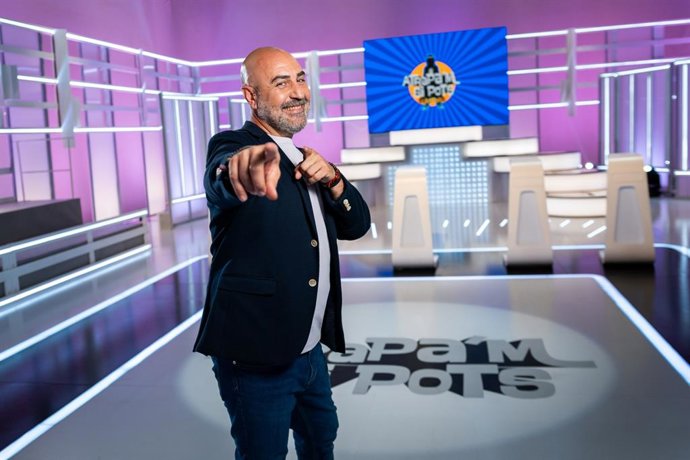 Archivo - Imagen el presentador del programa de À Punt 'Atrapa'm', Òscar Tramoyeres.