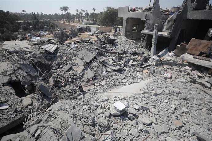 Daños en un almacén con suministros y ayuda humanitaria tras un bombardeo de Israel contra Deir al Balá, en la Franja de Gaza (archivo)