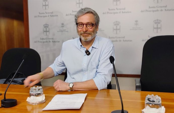 Archivo - El diputado de Vox en la Junta General, Javier Jové, en rueda de prensa.