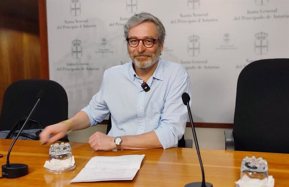 Archivo - El diputado de Vox en la Junta General, Javier Jové, en rueda de prensa.