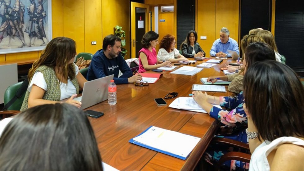La consejera preside la reunión de la Comisión para la Integración de la Perspectiva de Género en los Presupuestos