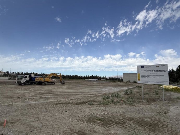 Está en ejecución la mejora del terreno, en torno a 30.000 metros cuadrados, a la que seguirá la instalación de las correspondientes redes de servicio y, posteriormente, la pavimentación del espacio