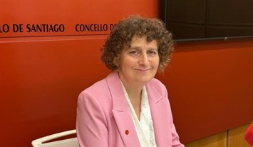 La alcaldesa de Santiago, Goretti Sanmartín, en rueda de prensa, a 28 de agosto de 2026.