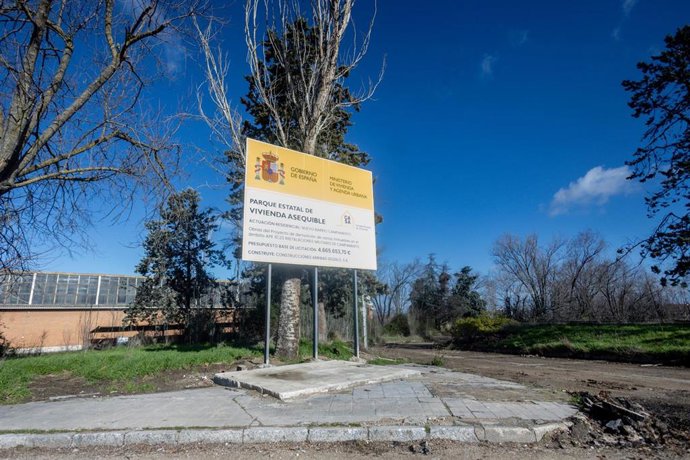 Archivo - Obras de demolición de varios edificios del acuartelamiento Teniente Muñoz Castellanos, en los antiguos cuarteles de Campamento, a 12 de febrero de 2026, en Madrid (España).