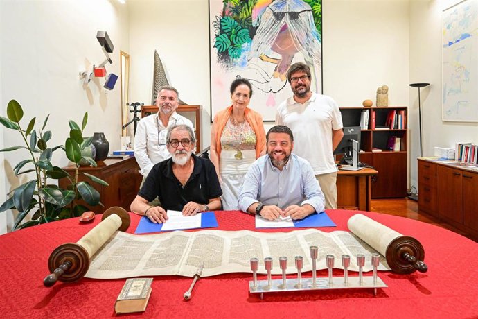 La comunidad judía cede a Cort cinco piezas religiosas que se expondrán en el Centre Maimó Ben Faraig