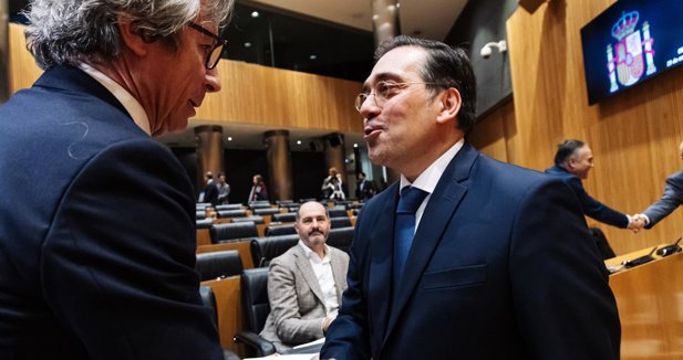 PP reprocha a Albares que explique la crisis de Ceuta por "bulos en redes" y Vox le acusa de "colaborar con la invasión"