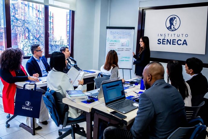 Estudiantes en las instalaciones del Instituto Séneca en Madrid