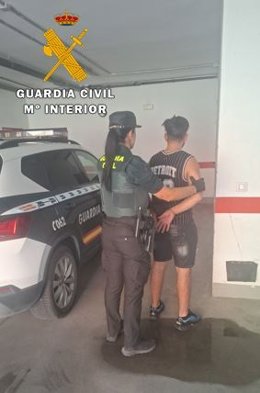 Detenidos dos hombres por presuntamente maniatar, golpear y robar a un joven en Íscar (Valladolid)