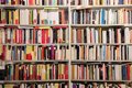 Editoriales proponen un "plan de rescate" con microcréditos y más inversión pública para comprar libros en gallego